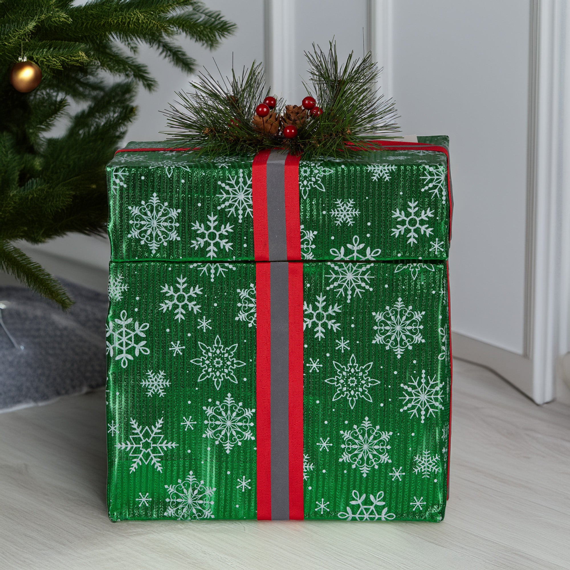 30CM Animated Elf Gift Box Display – 50 Warm White LED Lights