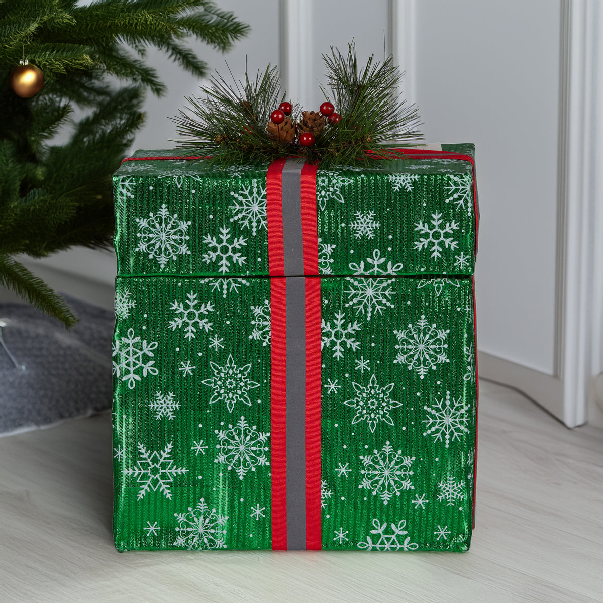 30CM Animated Elf Gift Box Christmas Display with 50 Warm White LEDs