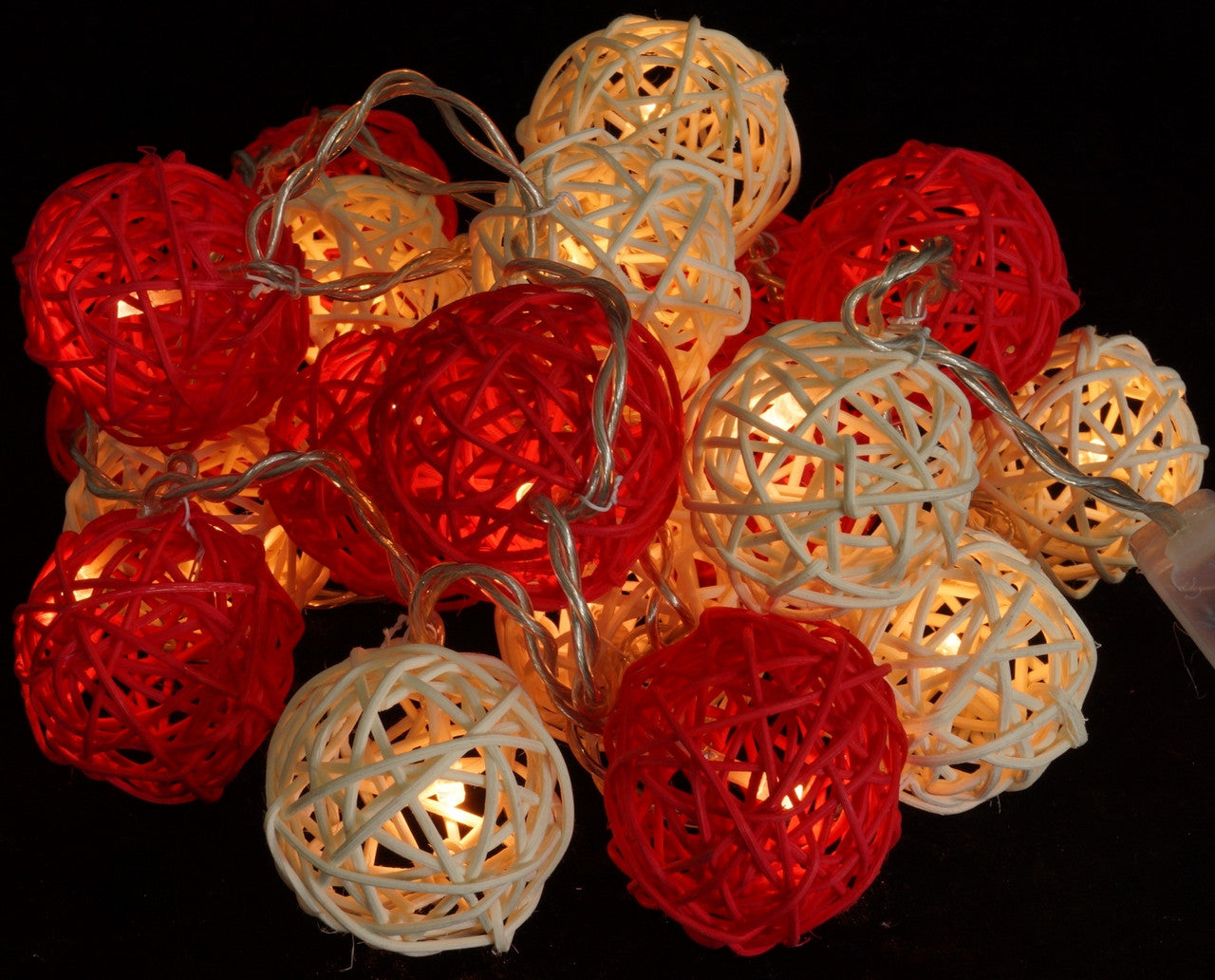 3M Red & White Rattan Ball Christmas Lights – 20 Warm White LEDs
